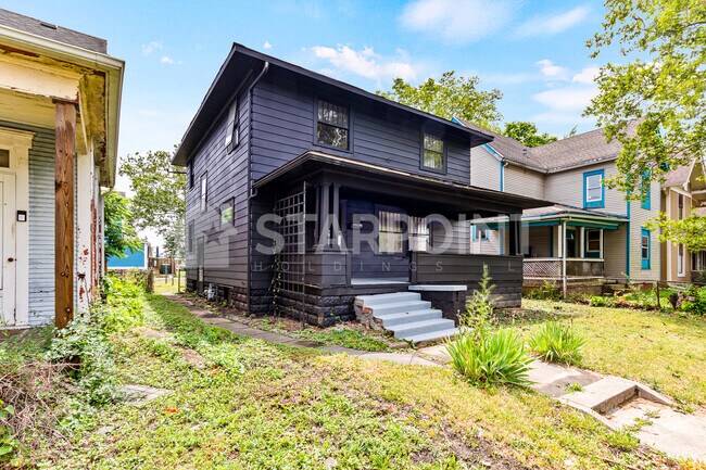 Building Photo - 917 E Jackson St