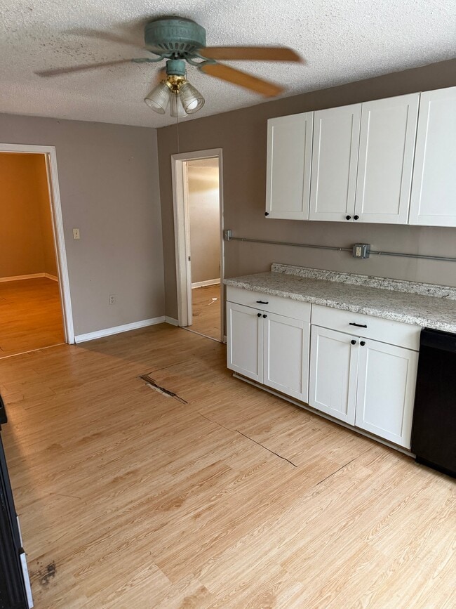 Building Photo - 410 N Fowlkes Ave
