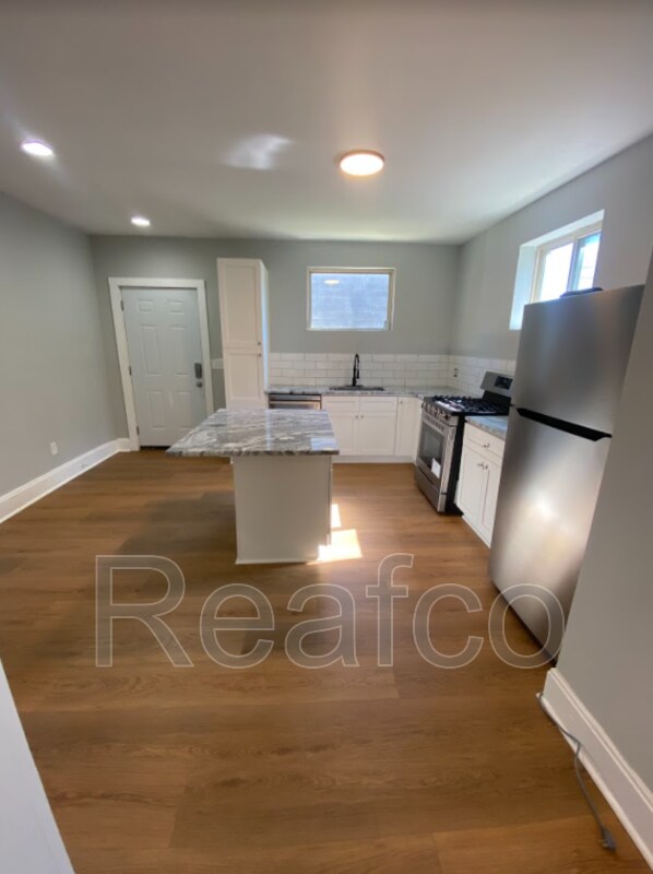 Building Photo - 599-603 E 4th Ave