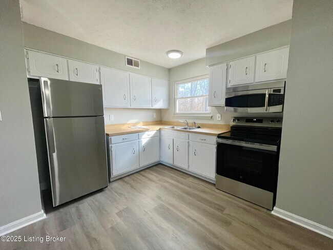 Foto del edificio - 7220 Harborton Way