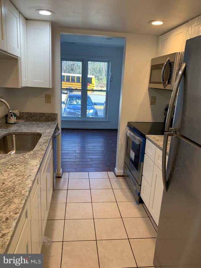 Building Photo - 46 Chestnut Dr