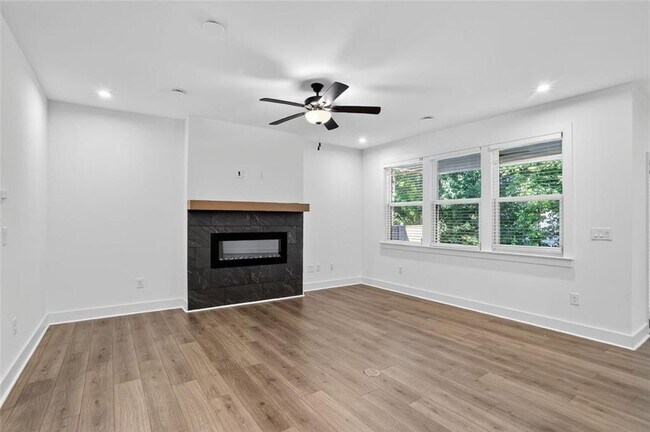 Foto del edificio - 608 Avondale Pk Cir