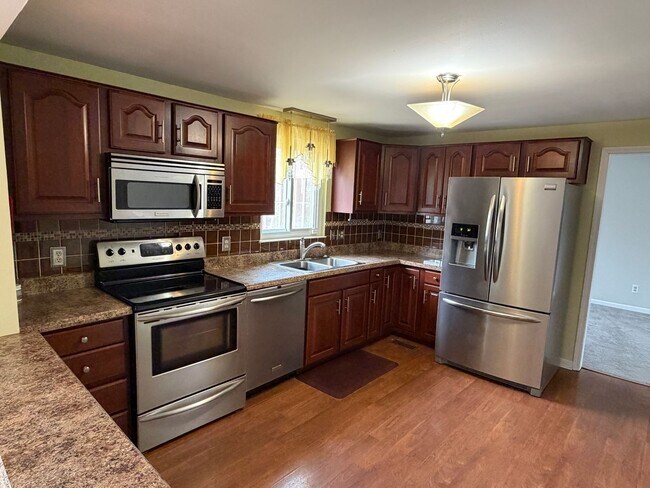 Foto del edificio - Great Four Bedroom Huber Home