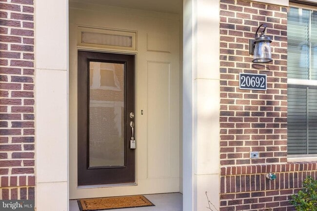 Building Photo - 20692 Glenmont Ter