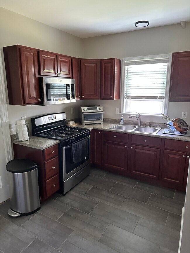 Kitchen - 142 Thelma Ave