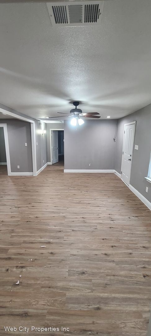 Foto del edificio - 4 br, 2 bath House - 2003 E 8th St