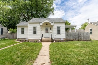 Building Photo - 326 S Maple St