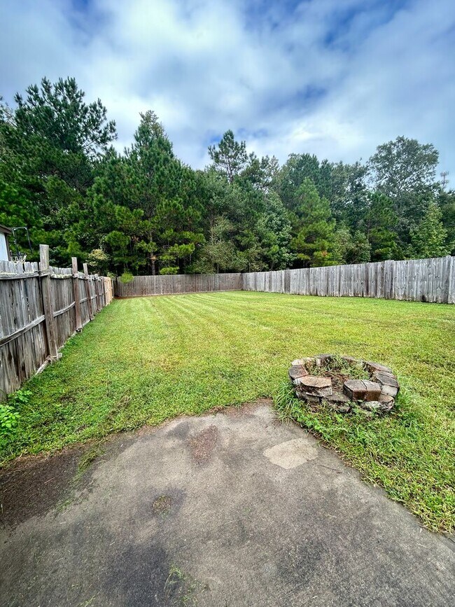 Foto del edificio - 4 bedroom/2.5 bathroom in Savannah, GA