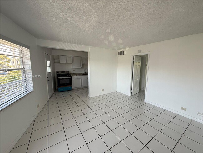 Foto del edificio - 1610 NW N River Dr