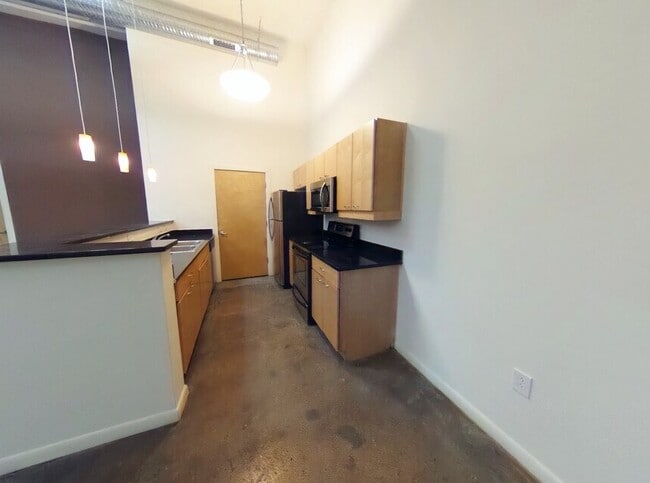 Building Photo - T and E Apartments