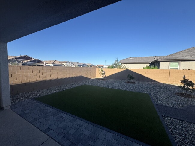 Building Photo - 32067 N Wayne Ln