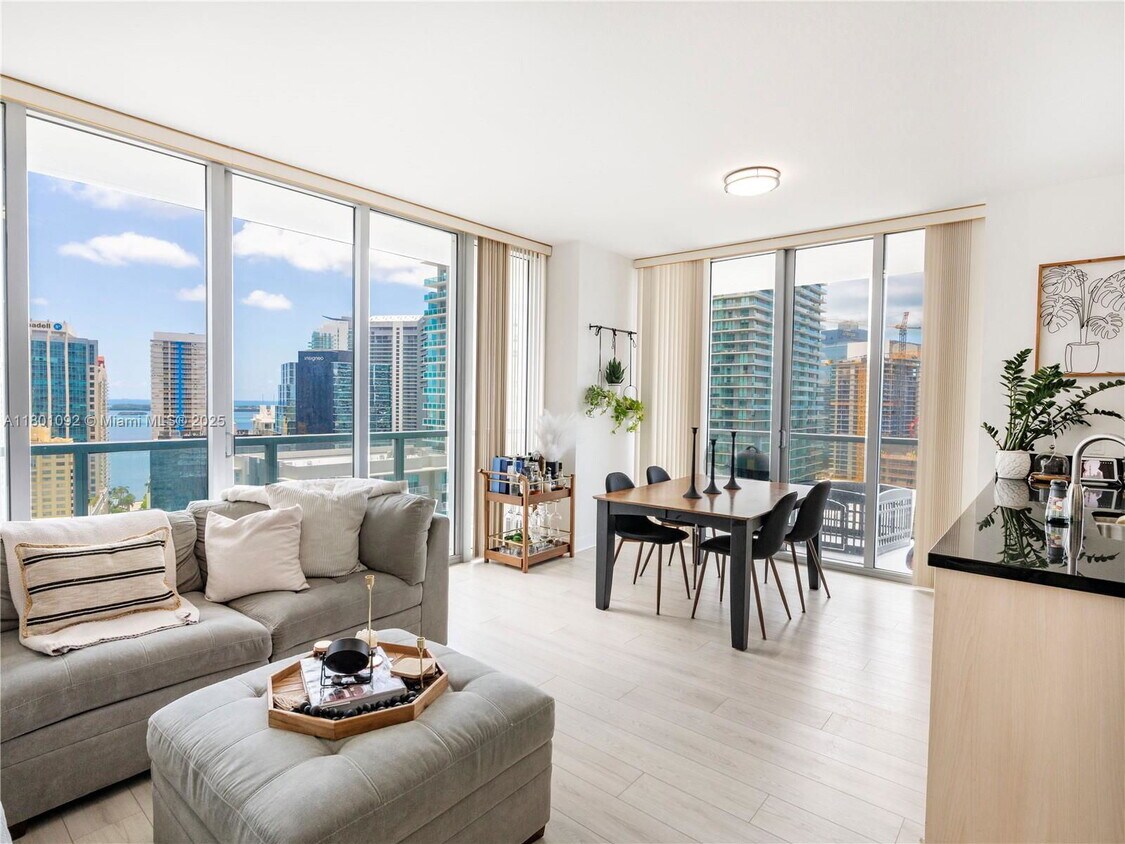 Foto principal - 79 SW 12th St