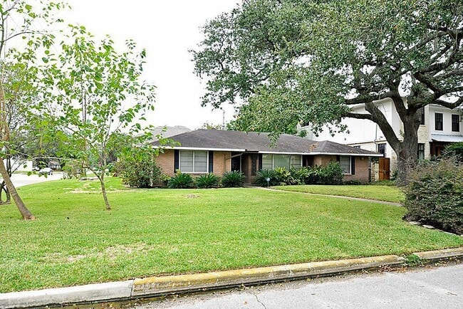 Building Photo - 4901 Valerie St