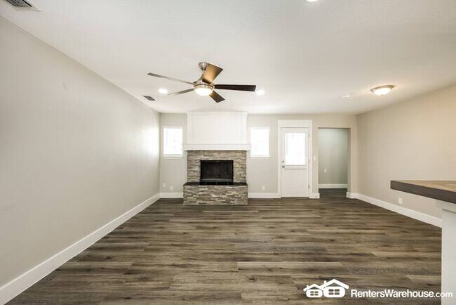 Building Photo - Gorgeous Home 18 minutes from Seaworld!