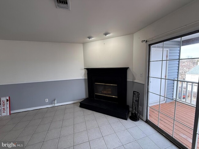 Building Photo - 102 Piccadilly Ln