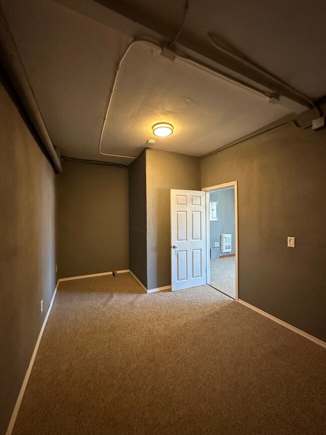 Building Photo - Commercial/Residential 2 Bedrooms and 1 Ba...