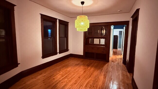 Foto del edificio - 2449 Harriet Ave