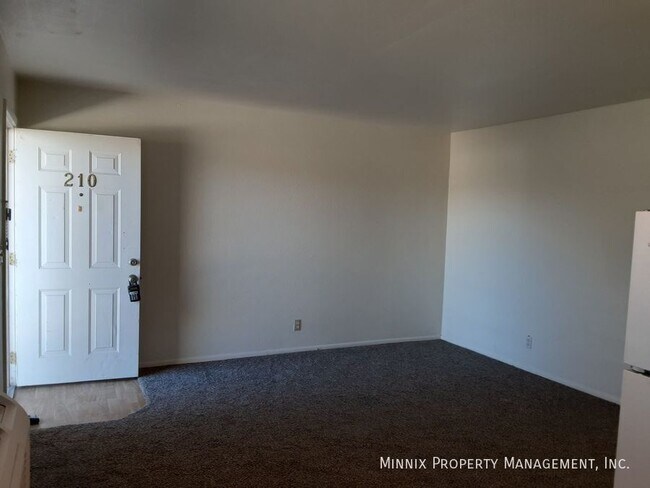 Building Photo - 711 S Austin Ave