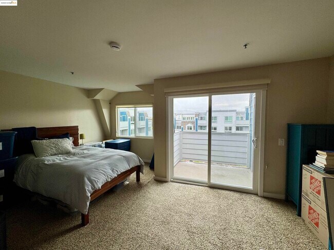 Foto del edificio - 6400 Christie Ave