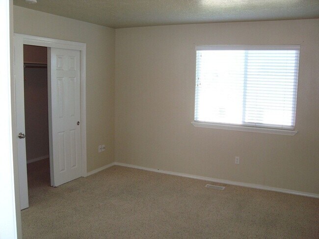 Building Photo - Spacious Beautiful Caldwell 3 Bed 2 Bath Home