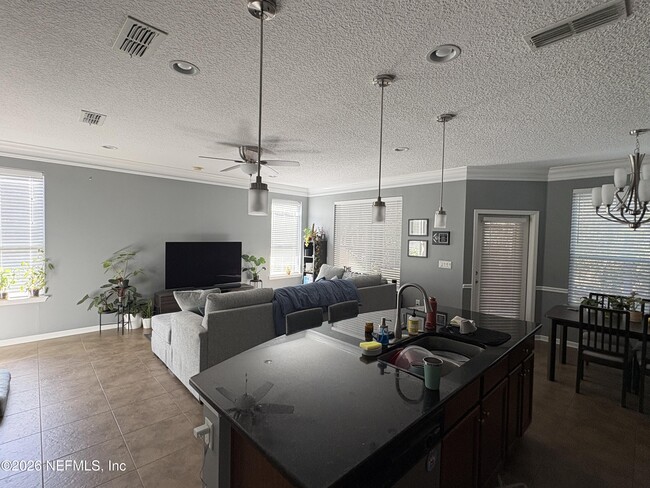 Building Photo - 496 Walnut Dr