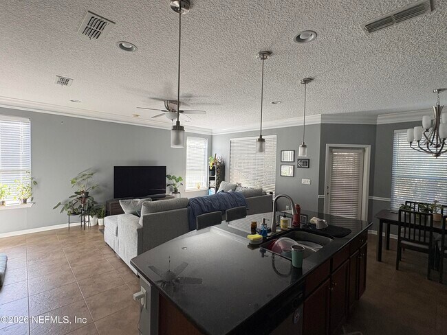 Foto del edificio - 496 Walnut Dr