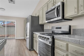 Building Photo - 1426 Bugle Boy Dr