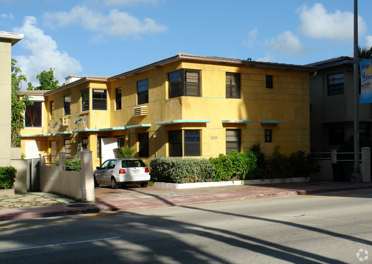 Building Photo - 8918 Collins Ave