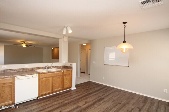 Building Photo - 1286 W Roosevelt Ave
