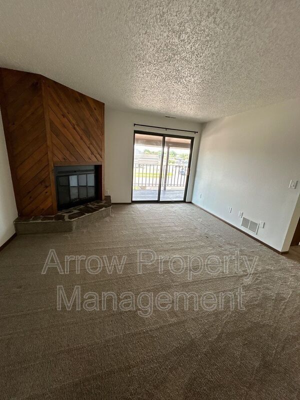 Primary Photo - 203 E Arbor Ave