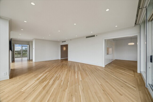 Foto del edificio - 121 N Post Oak Ln