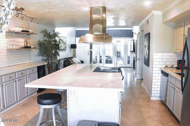 Foto del edificio - 5998 N 78th St