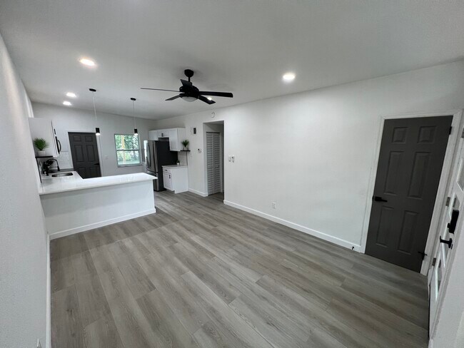 Foto del edificio - 1219 Lakeside Dr