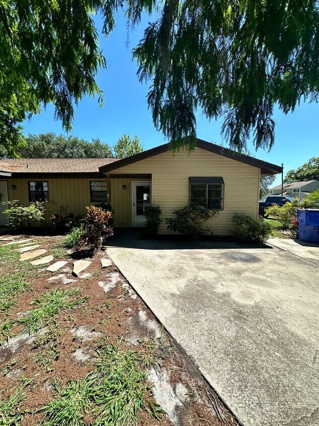 Nice 2/1.5 Duplex Located Across From St. ... - Nice 2/1.5 Duplex Located Across From St. ...