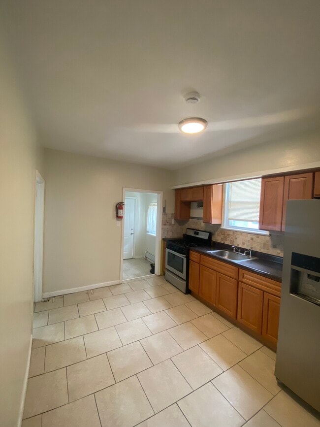Kitchen - 129 W 3rd Ave