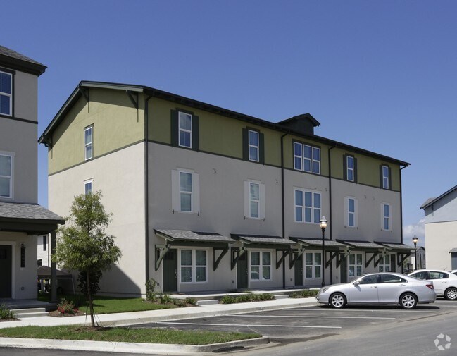 Arlington Cottages and Townhomes Apartments in Baton Rouge, LA