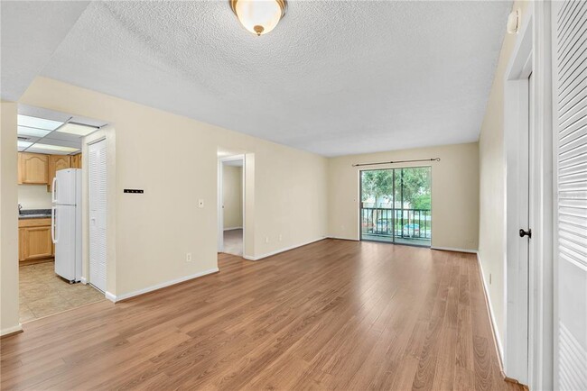 Building Photo - 801 Russell Ln