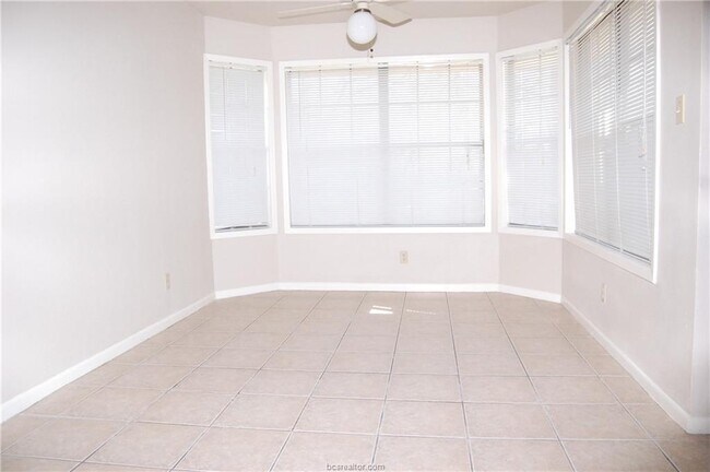 Building Photo - 1407 Bayou Woods Dr
