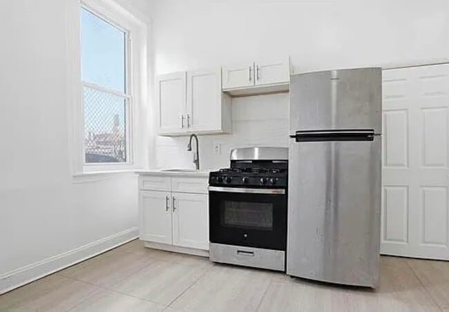 Photo - 3462 N Front St Apartment