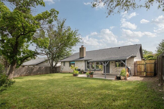 Building Photo - 304 Skyloop Dr