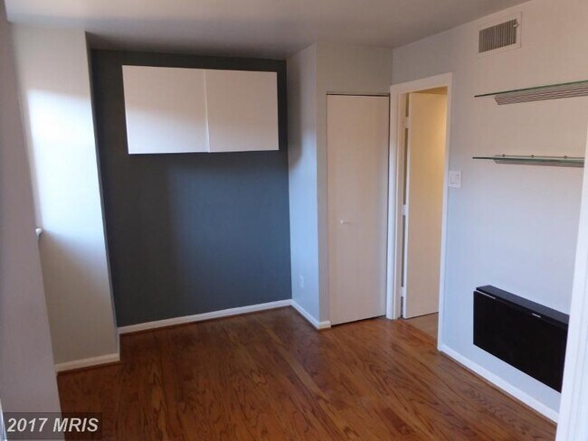 Habitación con baño adjunto. - 1436 Meridian Pl NW