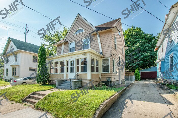 Primary Photo - 1150 Dunham SE:Spacious and dignified home