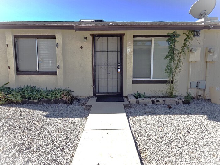Primary Photo - Cute 2 bedroom 1 bath