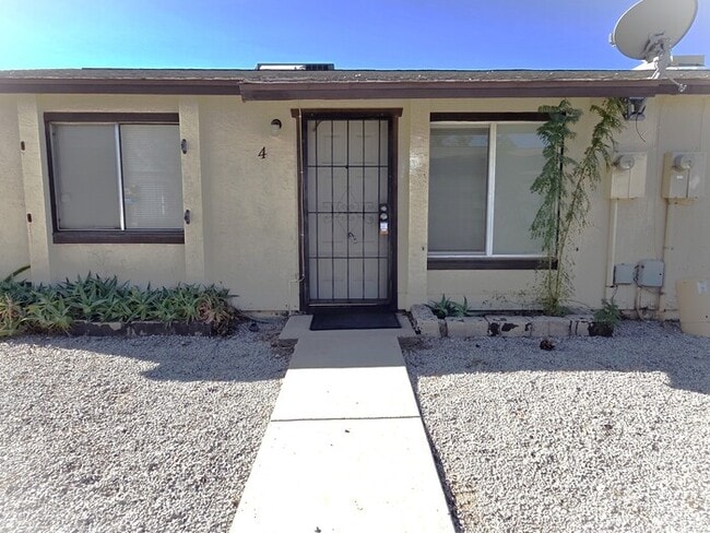 Cute 2 bedroom 1 bath - Cute 2 bedroom 1 bath Townhome