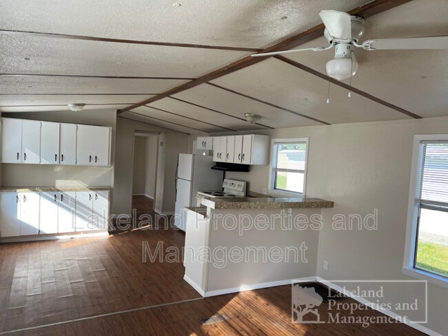 Foto del edificio - 8535 Mathews Rd