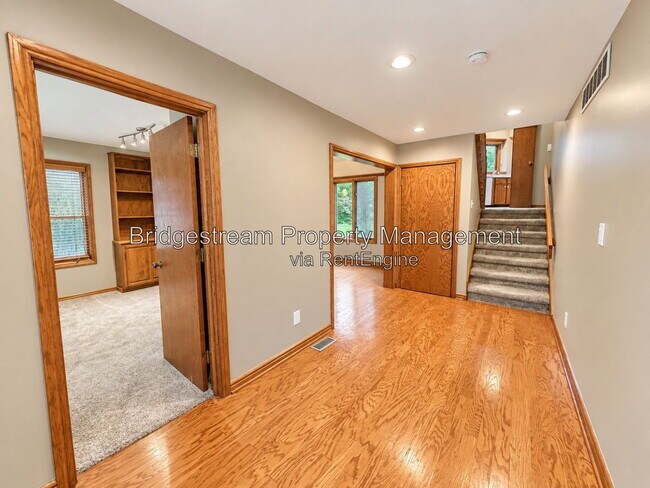 Foto del edificio - 7205 Forest Brook Blvd