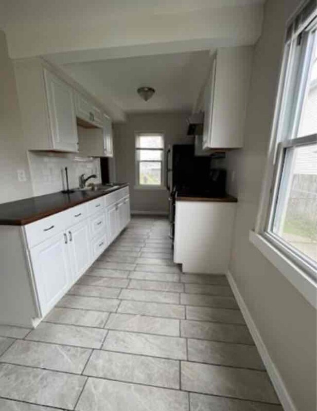 Building Photo - 23353 Melville Ave