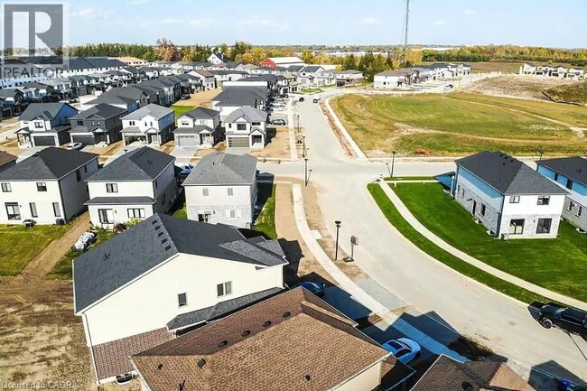 Building Photo - 3742 Somerston Cres