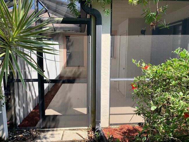 Foto del edificio - 2816 Stoneway Ln