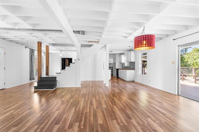 Foto del edificio - 5202 Woodmoor Dr